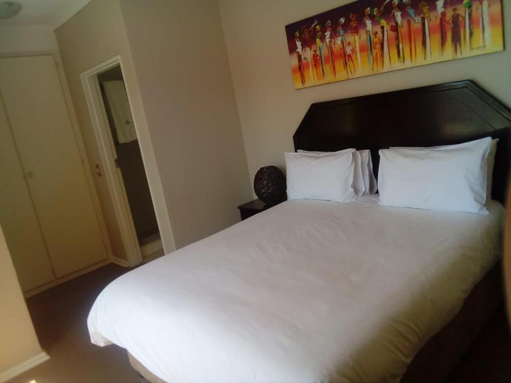 Daisy St -One Bedroom Apartment โจฮันเนสเบิร์ก ภายนอก รูปภาพ
